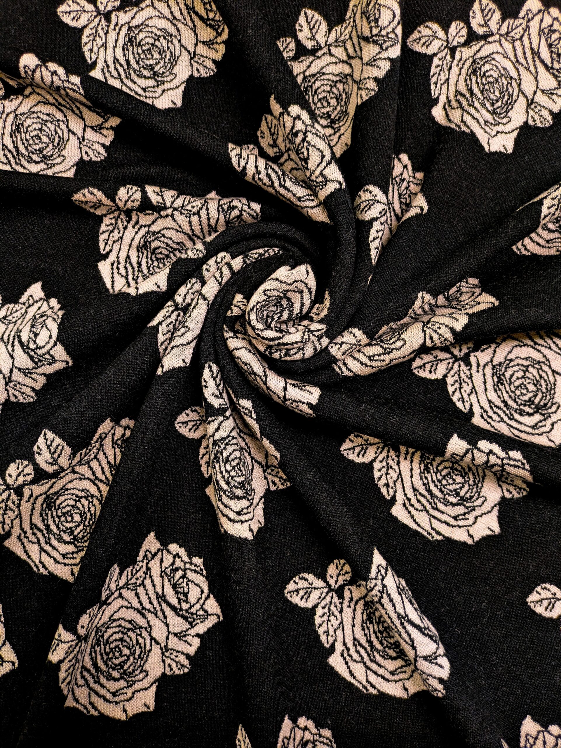 PALA 100cm: Ruusu, musta pohjasävy, merinovillaneulos