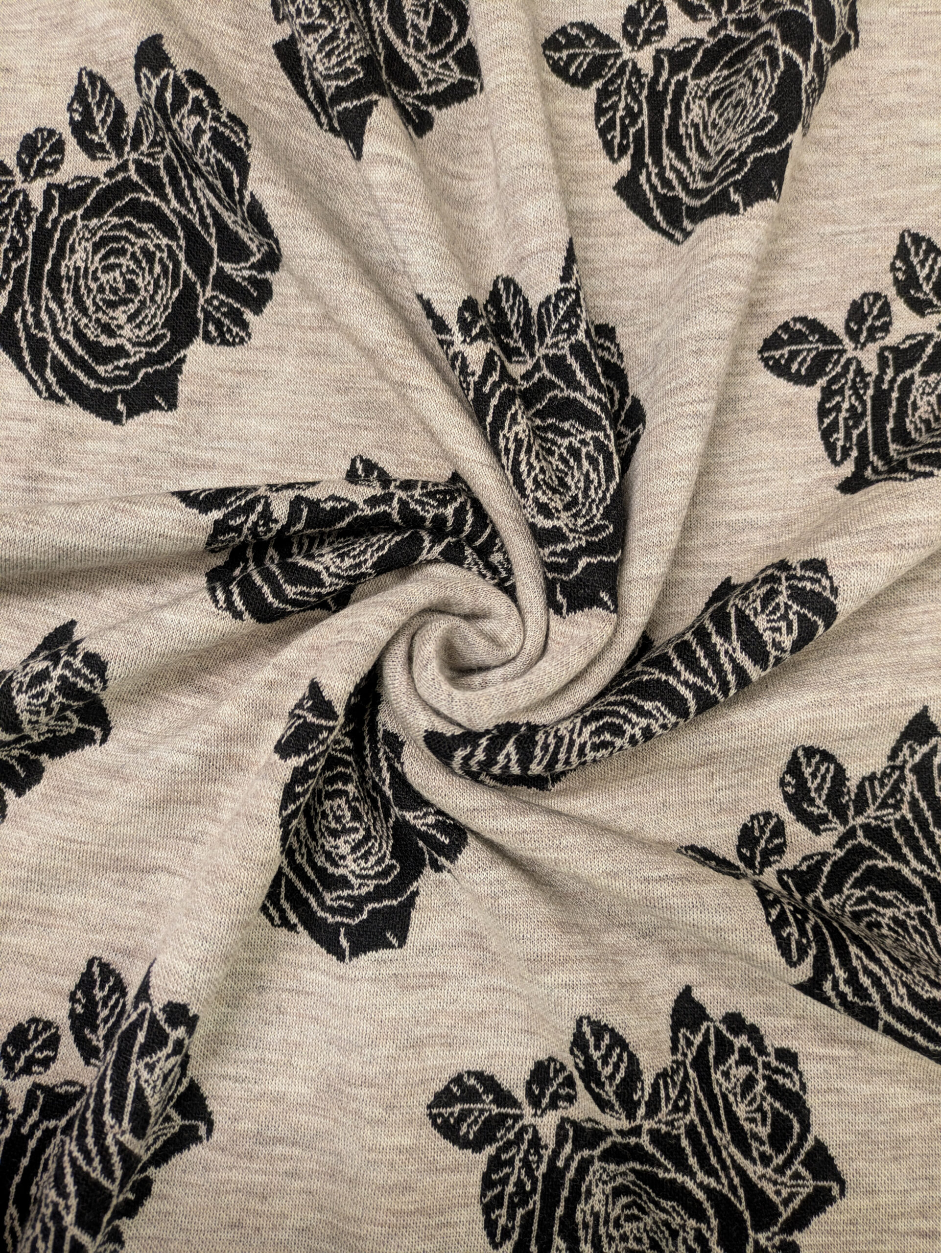 Ruusu, meleerattu hiekka pohjasävy, merinovillaneulos