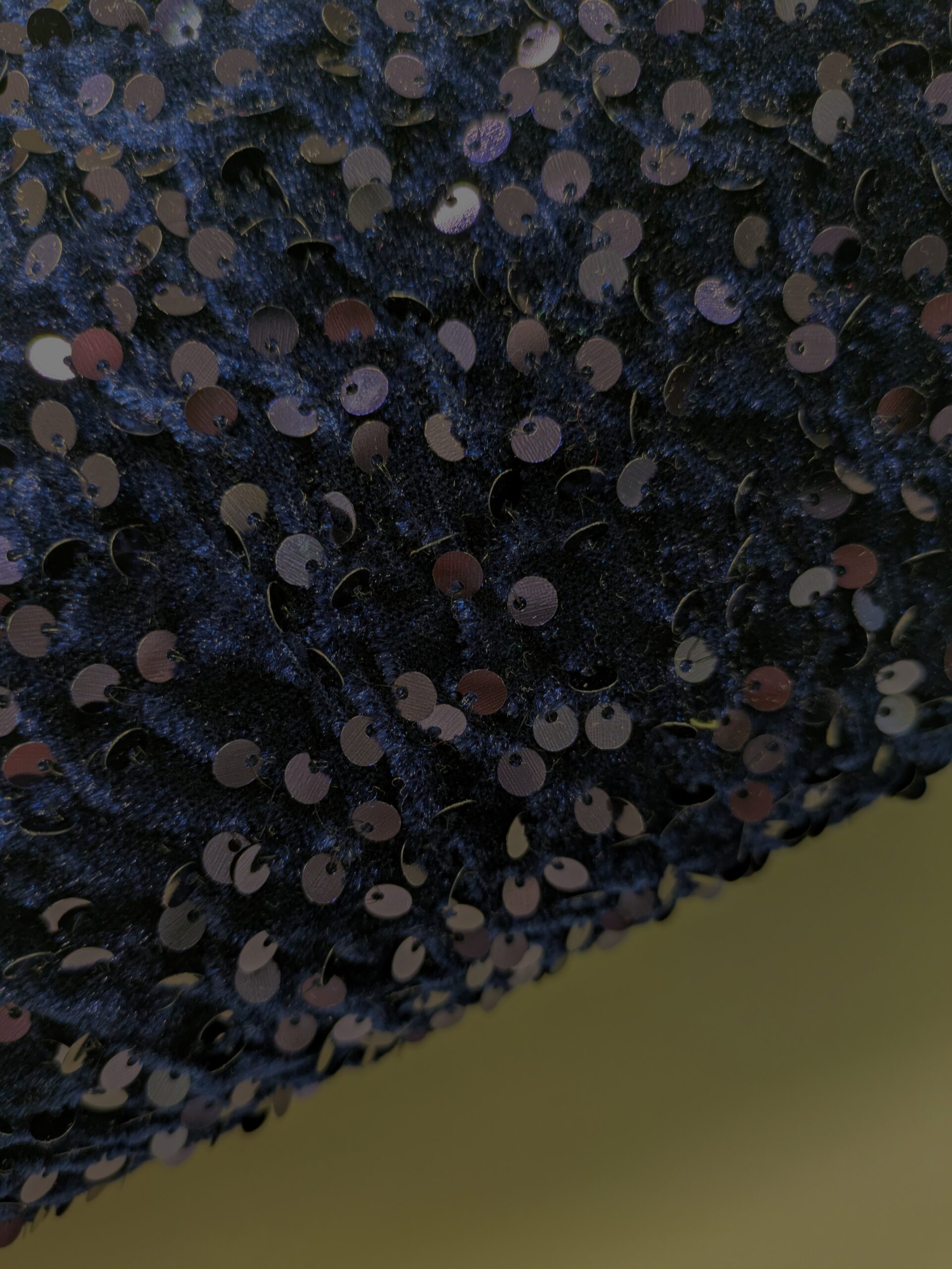 PALA 200cm: Tummansininen, joustava paljettisametti